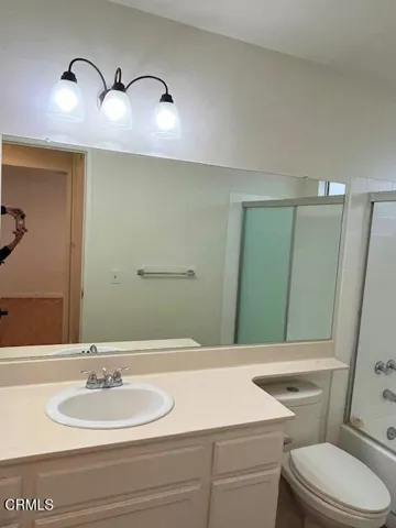 Upstairs Hall Full Bath