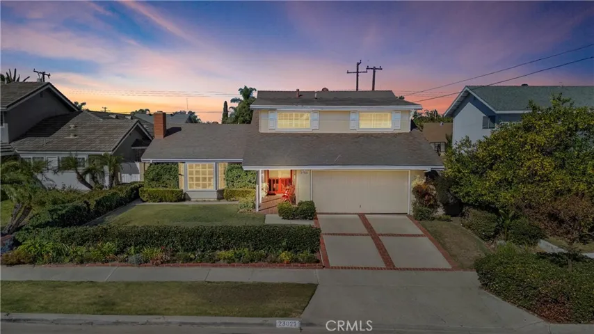 Twilight view of this gorgeous SFH