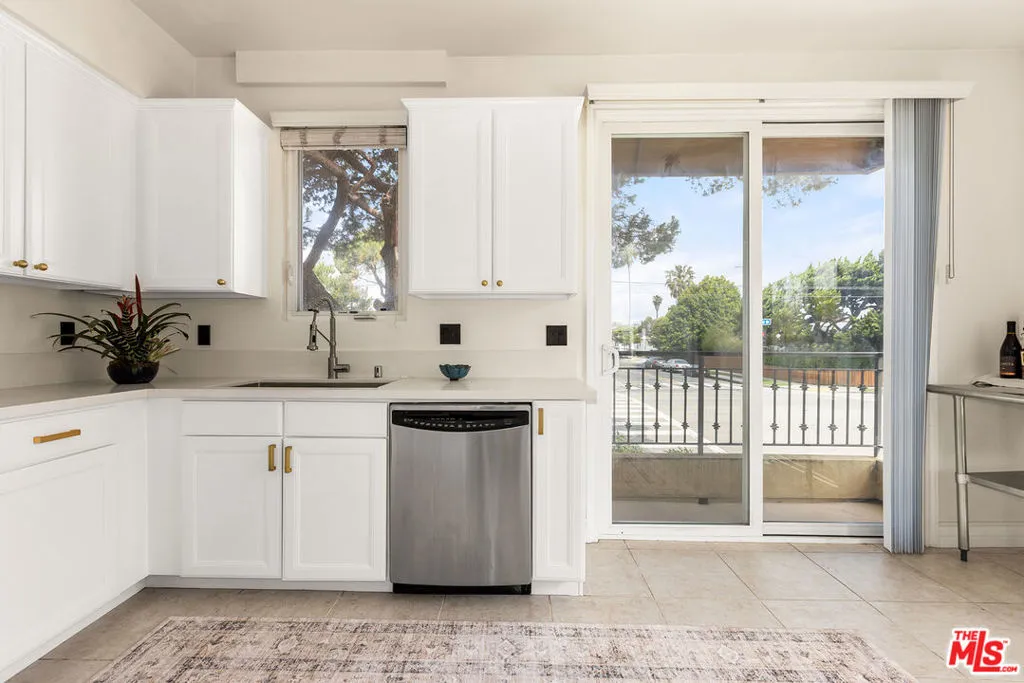 11428 National Boulevard 101, Los Angeles, California 90064 home-pic-8