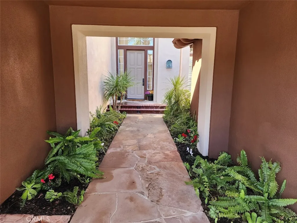 12605 Prescott Avenue, Tustin, California 92782 home-pic-1