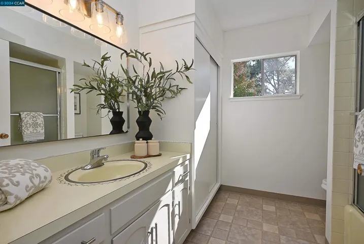1516 Golden Rain Rd 3, Walnut Creek, California 94595