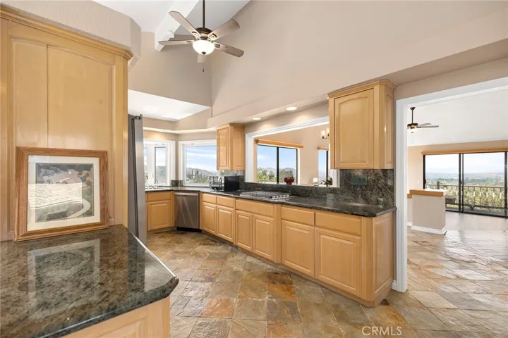 2030 Citrus Wood Ln, Riverside, California 92503