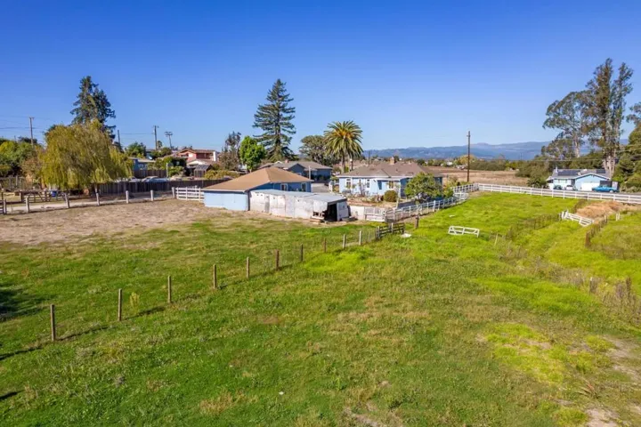 25 Landen Lane, Watsonville, California 95076