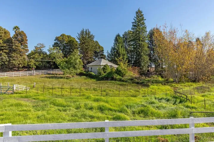 25 Landen Lane, Watsonville, California 95076