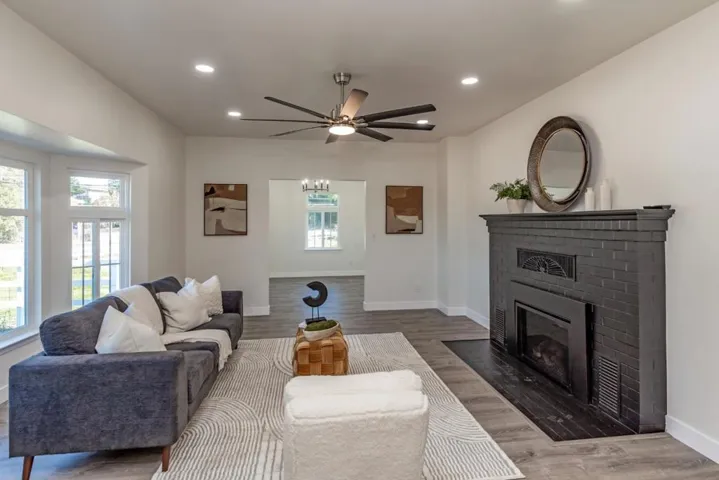 25 Landen Lane, Watsonville, California 95076