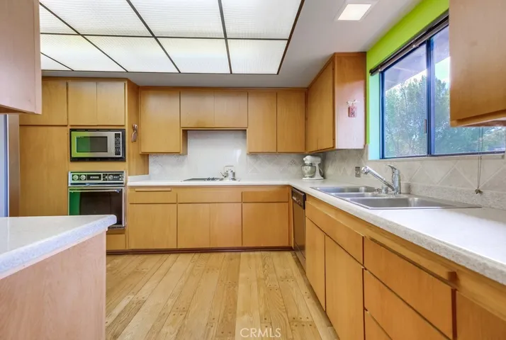 16 Martingale Drive, Rancho Palos Verdes, California 90275