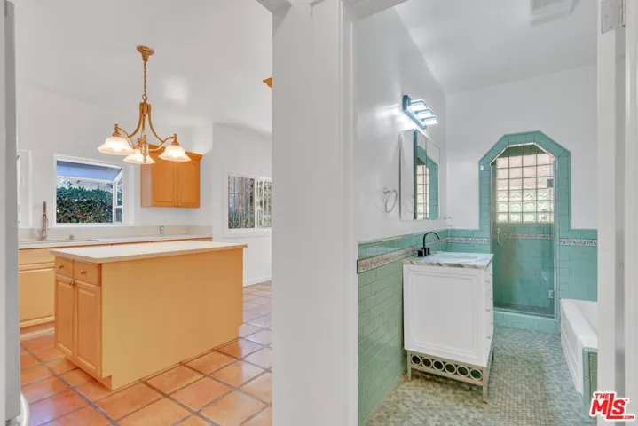 7544 Lexington Avenue, West Hollywood, California 90046