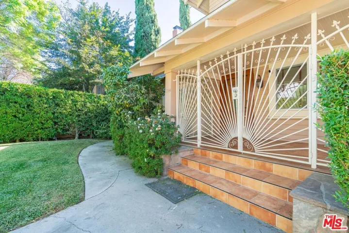 7544 Lexington Avenue, West Hollywood, California 90046