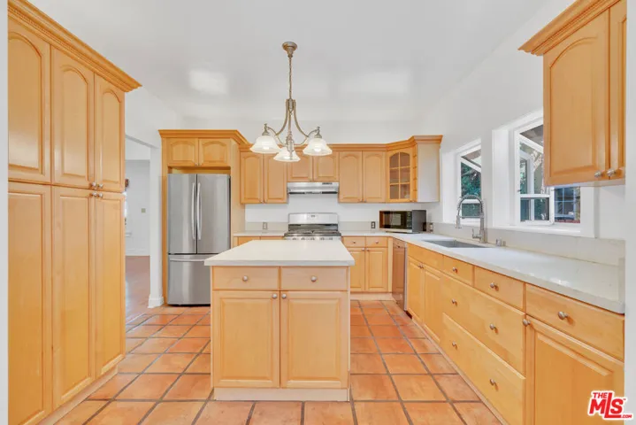 7544 Lexington Avenue, West Hollywood, California 90046
