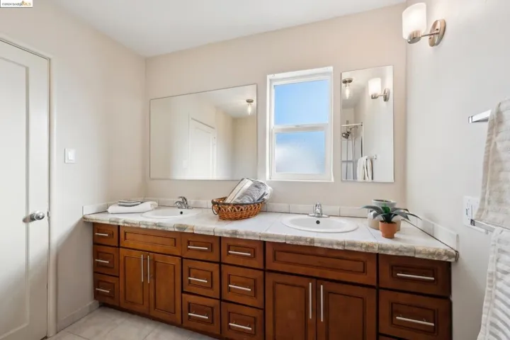 1350 Benedict Dr., San Leandro, California 94577
