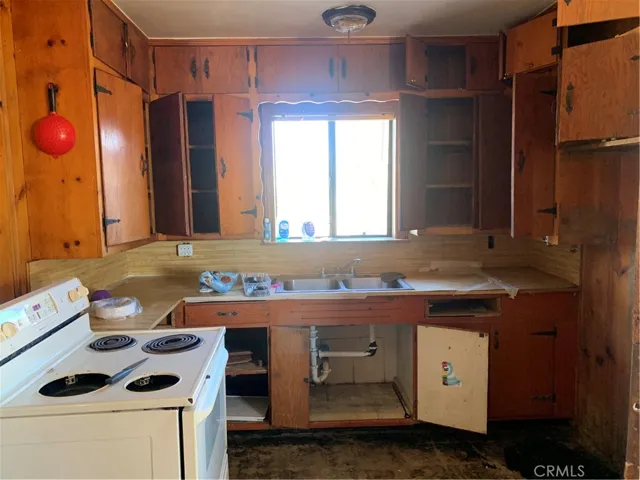 13612 Palmdale Road, Victorville, California 92392
