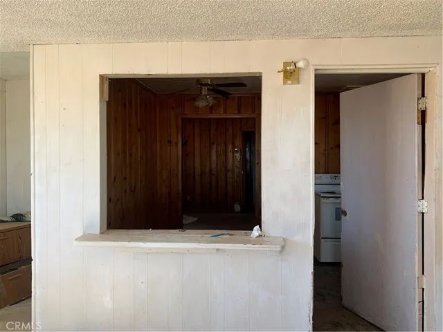 13612 Palmdale Road, Victorville, California 92392