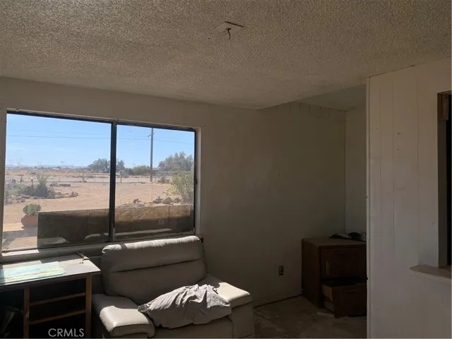 13612 Palmdale Road, Victorville, California 92392