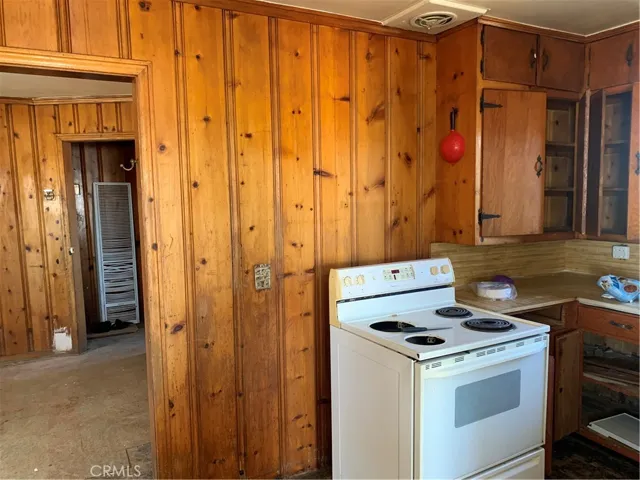 13612 Palmdale Road, Victorville, California 92392