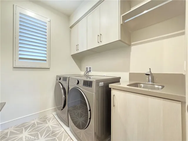 111 Winnett, Irvine, California 92602