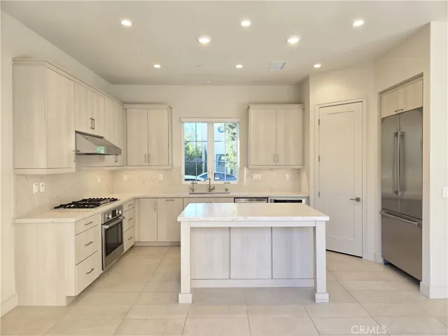 111 Winnett, Irvine, California 92602