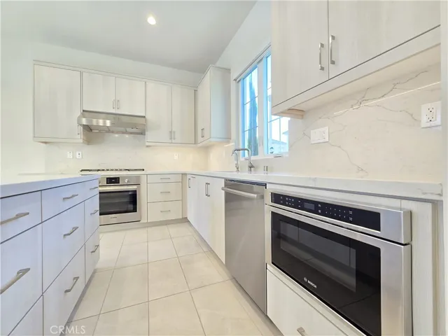 111 Winnett, Irvine, California 92602
