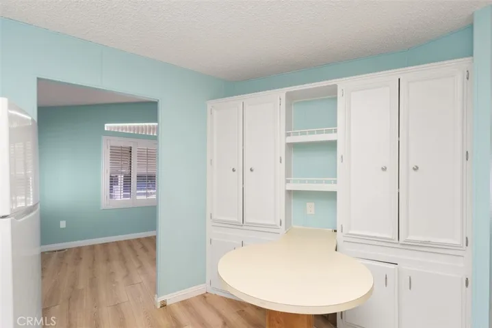Kitchen w/cabinet and built in table