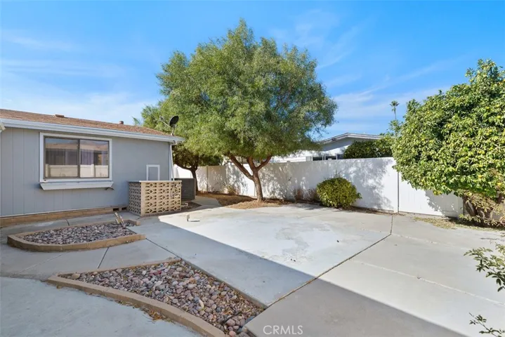 Spacious backyard w/concrete patio & patio cover