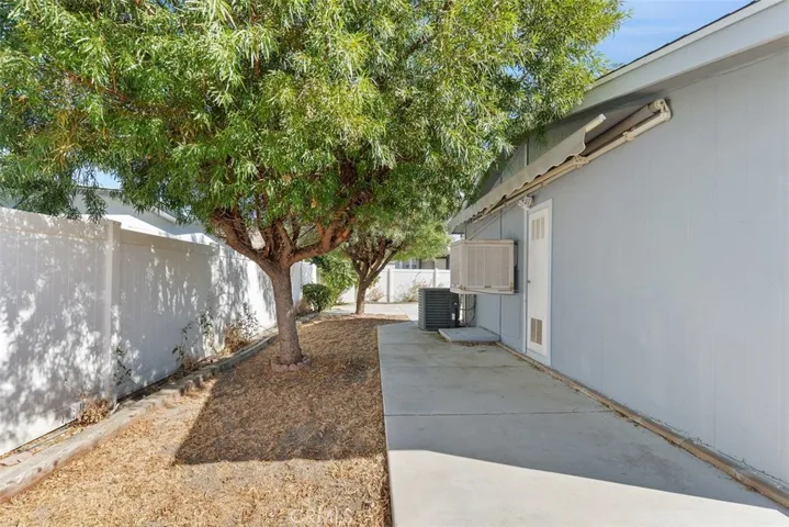 Privacy fence / side of yard