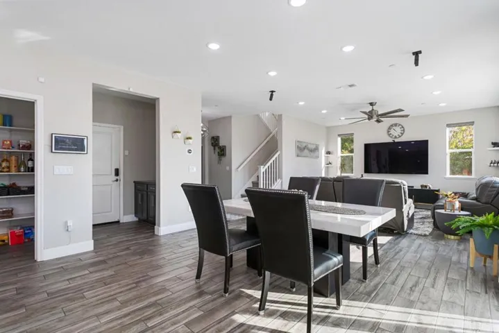 1640 Flora Way, Tracy, California 95376