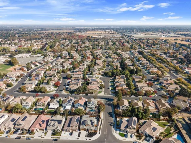 1640 Flora Way, Tracy, California 95376
