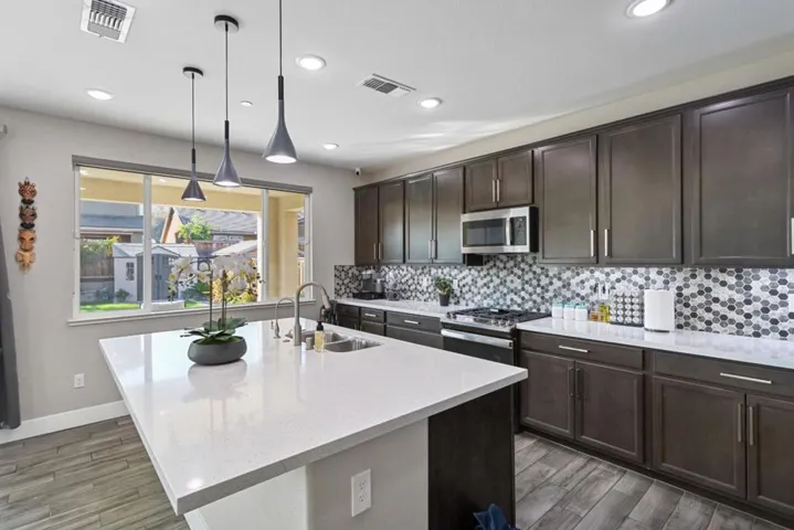 1640 Flora Way, Tracy, California 95376