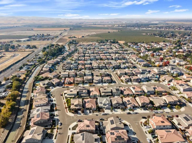 1640 Flora Way, Tracy, California 95376