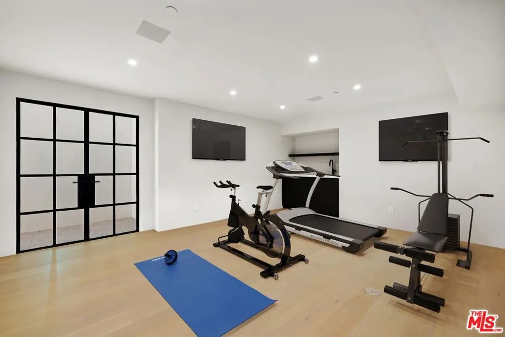 155 N Anita Avenue, Los Angeles, California 90049 home-pic-25