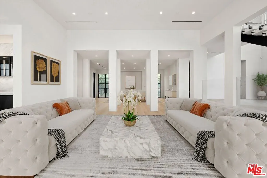155 N Anita Avenue, Los Angeles, California 90049 home-pic-8