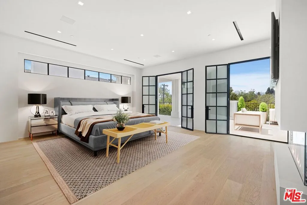 155 N Anita Avenue, Los Angeles, California 90049 home-pic-14