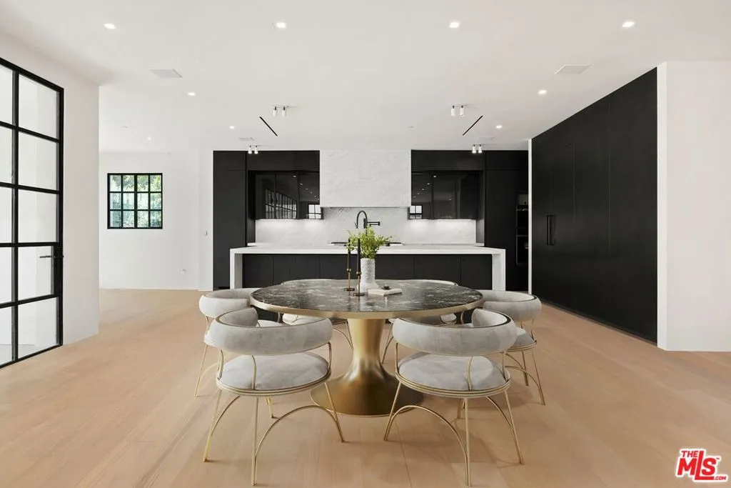 155 N Anita Avenue, Los Angeles, California 90049 home-pic-11