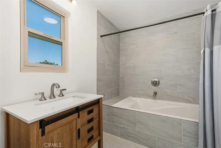 220 E Kalmia Street, Fallbrook, California 92028