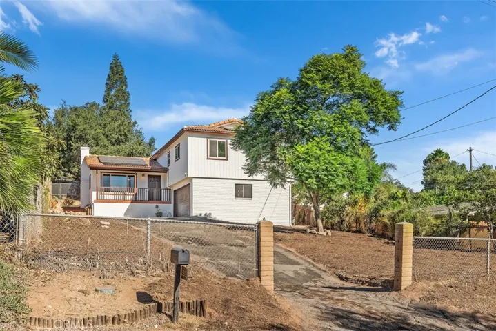 220 E Kalmia Street, Fallbrook, California 92028