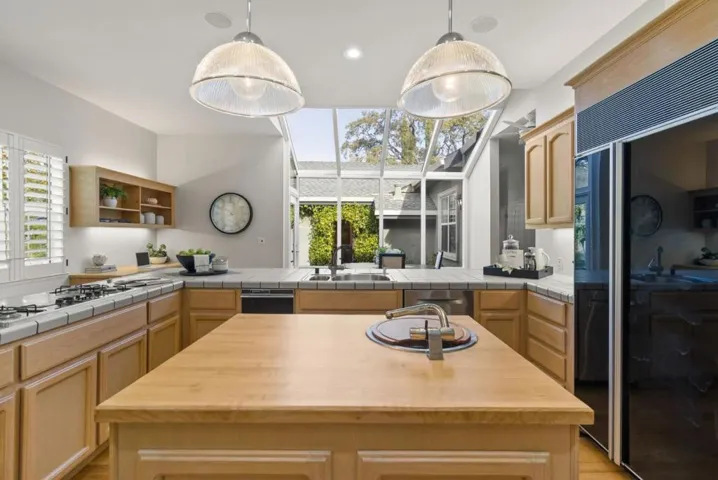 16010 Viewfield Road, Monte Sereno, California 95030