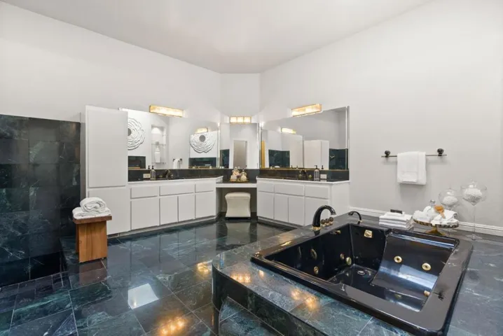 16010 Viewfield Road, Monte Sereno, California 95030