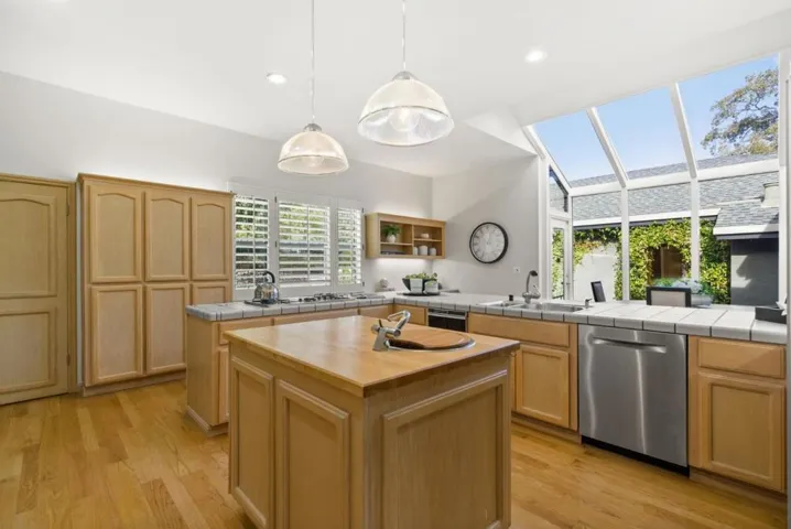 16010 Viewfield Road, Monte Sereno, California 95030