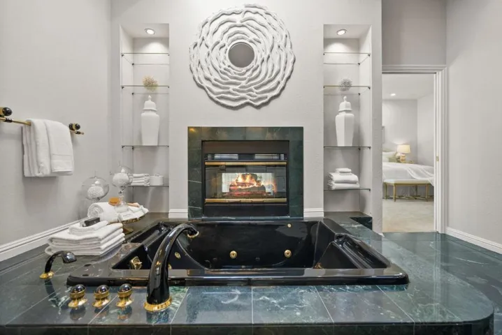 16010 Viewfield Road, Monte Sereno, California 95030