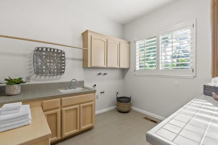 16010 Viewfield Road, Monte Sereno, California 95030