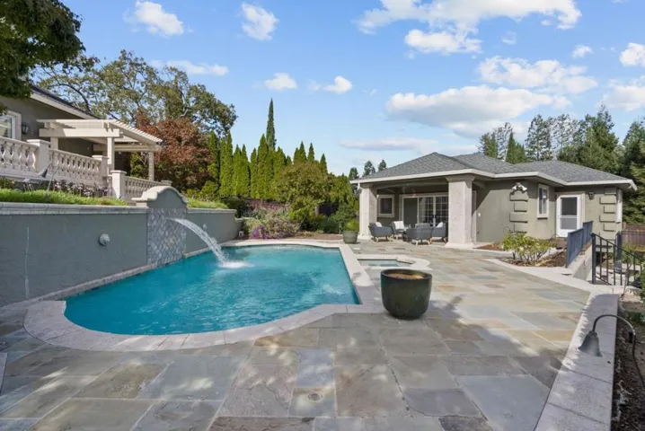 16010 Viewfield Road, Monte Sereno, California 95030