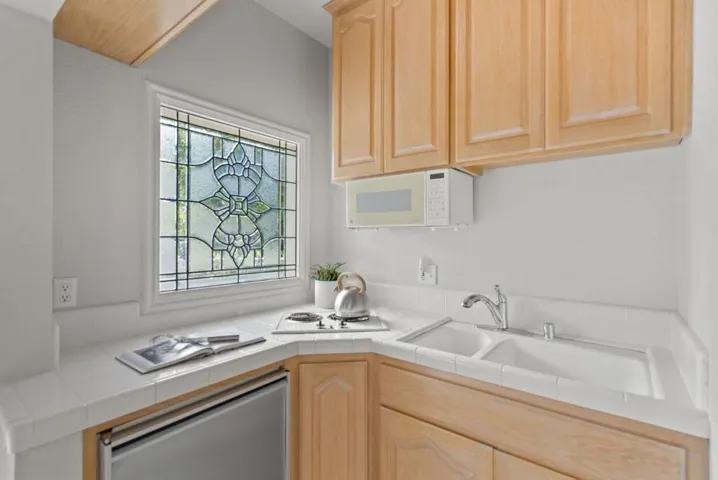 16010 Viewfield Road, Monte Sereno, California 95030