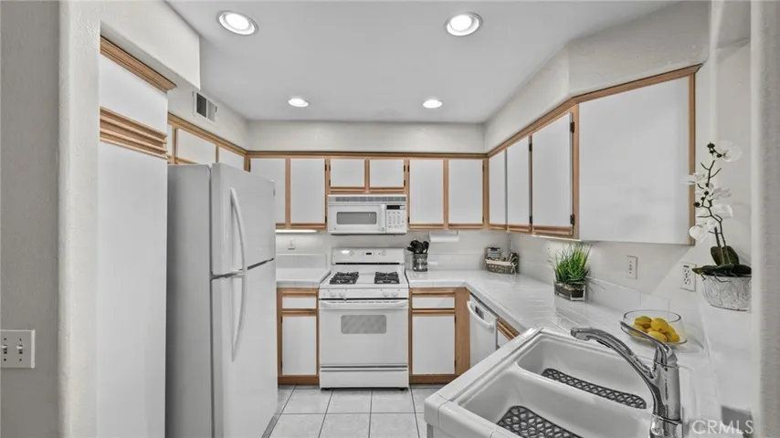 Fantastic Kitchen with dual sinks