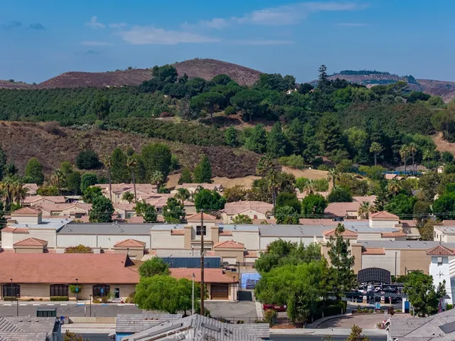 122 Red Brick Drive 3, Simi Valley, California 93065