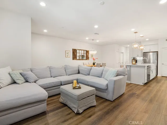 122 Red Brick Drive 3, Simi Valley, California 93065