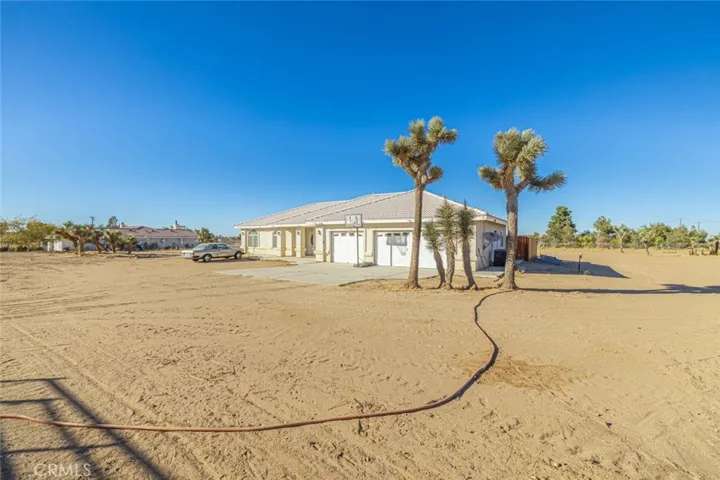 6076 Solano Road, Phelan, California 92371
