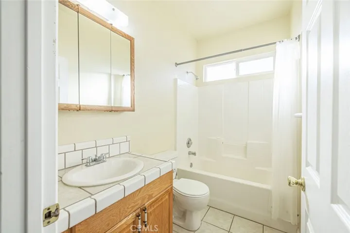 6076 Solano Road, Phelan, California 92371