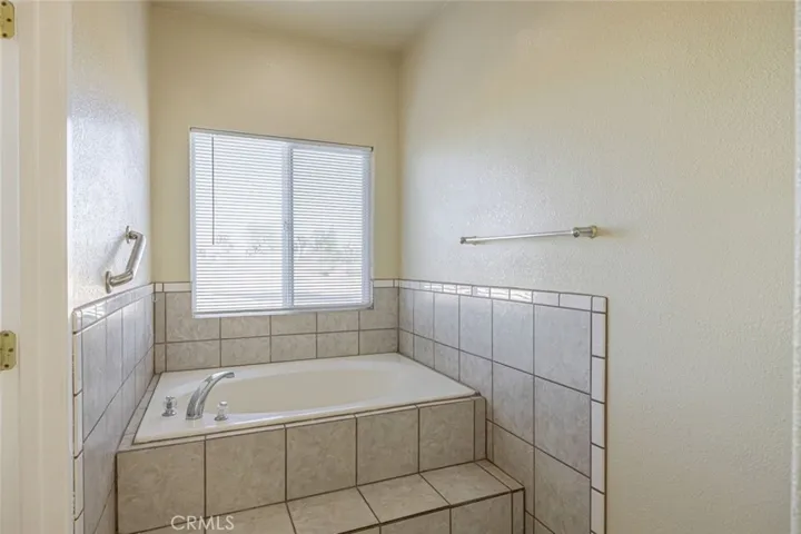 6076 Solano Road, Phelan, California 92371