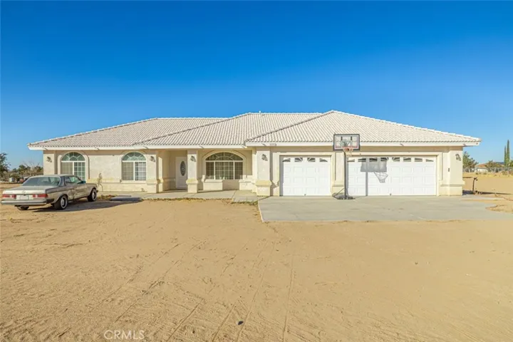 6076 Solano Road, Phelan, California 92371