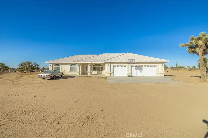6076 Solano Road, Phelan, California 92371