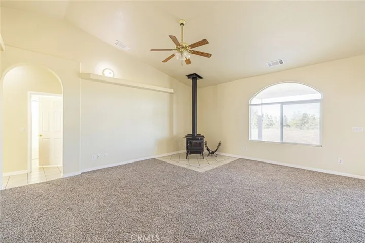 6076 Solano Road, Phelan, California 92371